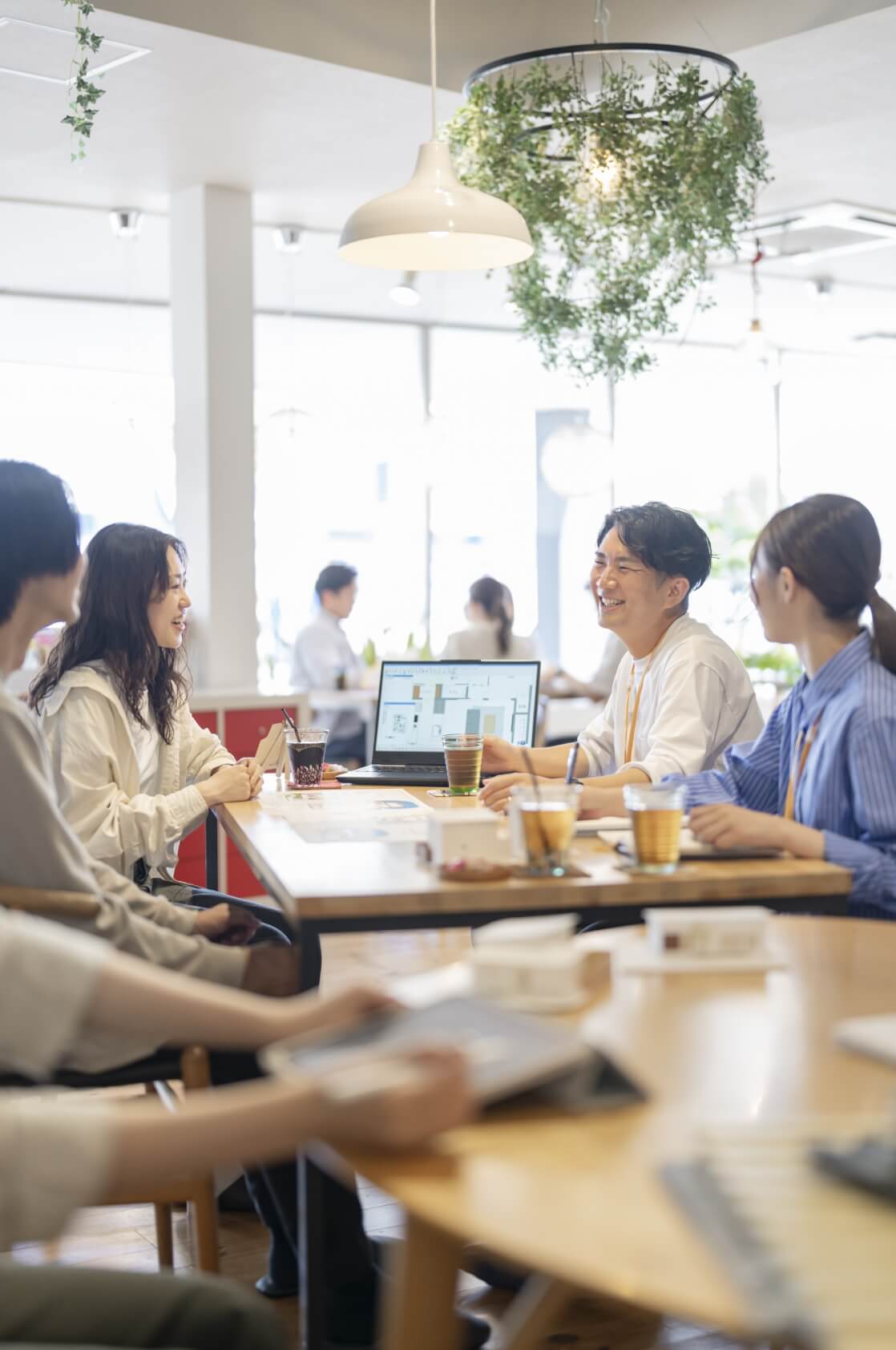 コラボハウスの店舗で注文住宅の相談会を行なっている様子