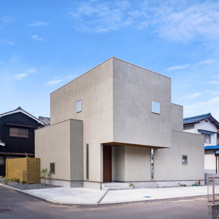 グレーの箱の家