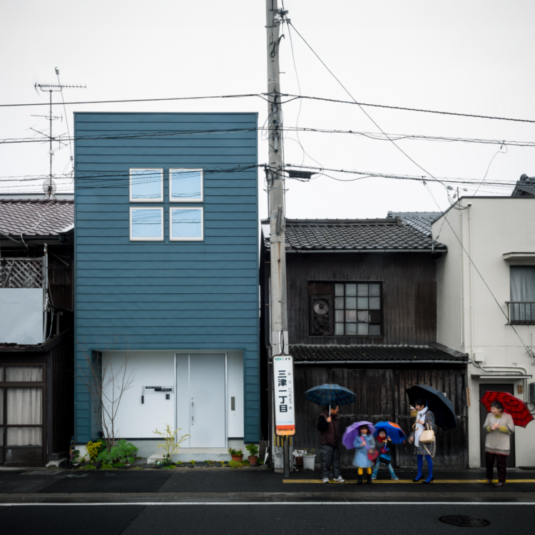 バス停が目の前の家