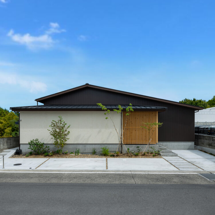 二つの中庭がある平屋