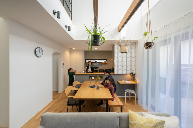 明るくて心地良い「おうち時間」の増える家