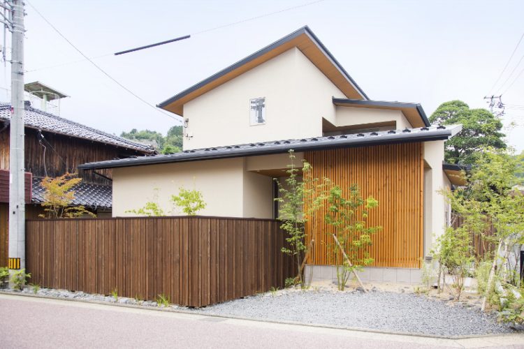 中庭と通り土間のある家