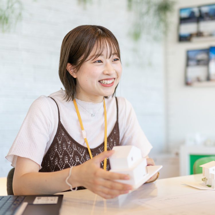 徳井 由奈