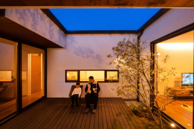 中庭のある家は後悔する?事前に知っておきたい対策方法とは