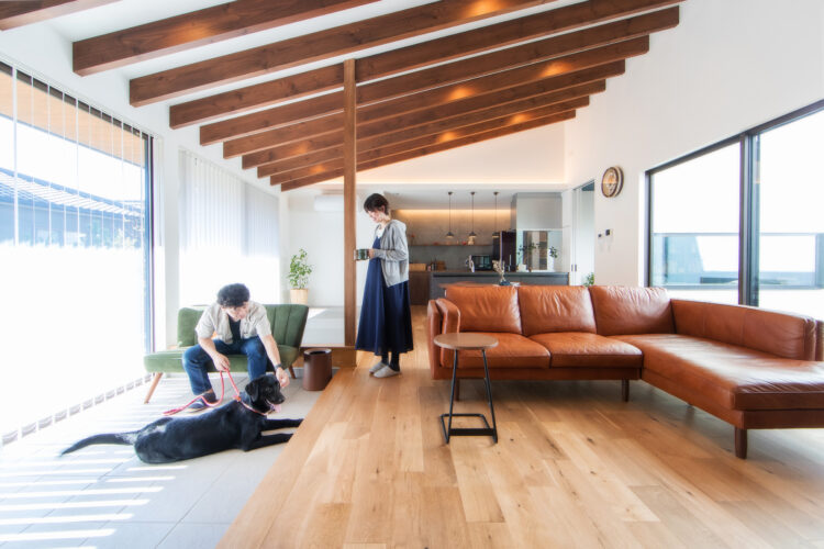 犬と暮らす家におすすめの土間リビングとは?間取りや注意点を解説