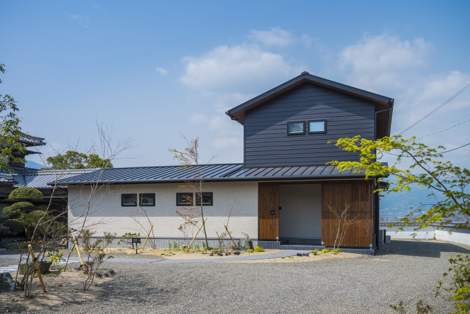 切妻屋根とは?構造やデザインまでわかりやすく解説!施工事例も10選紹介 | 注文住宅ならコラボハウス - 愛媛・香川・徳島・高知・岡山・大阪・秋田