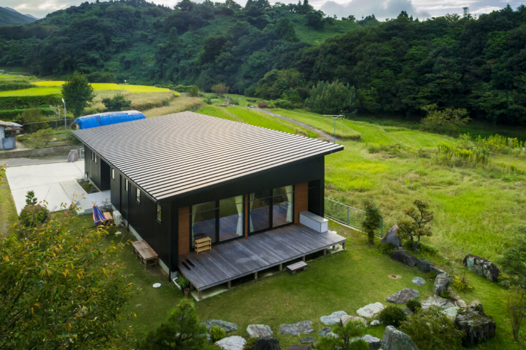 家でもアウトドアを満喫！山の上の平屋の外観