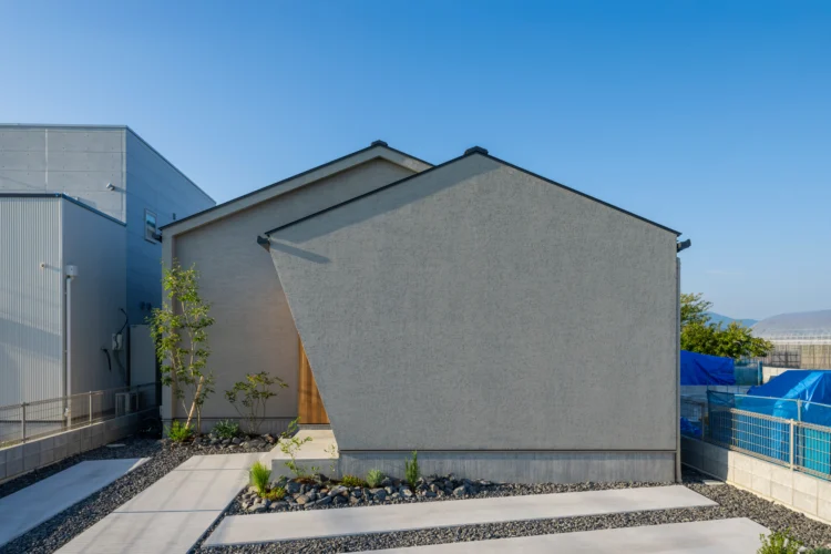 2つのおこもり趣味室がある平屋の外観