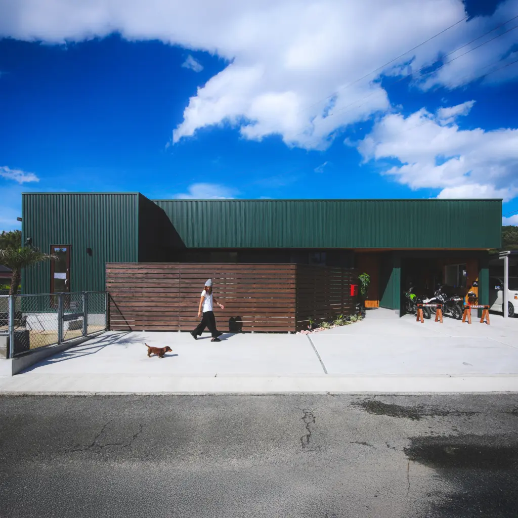 暮らしも遊びも楽しむ新居浜ベースの外観