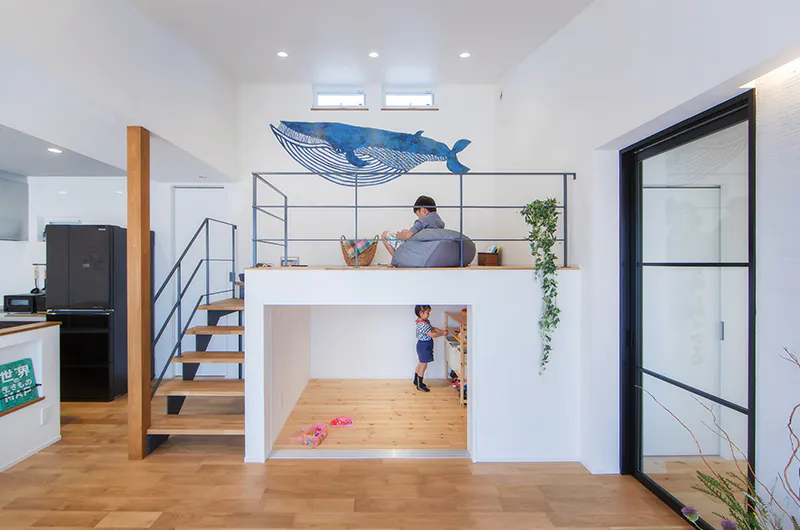 くじらが住む石壁の平屋の内観