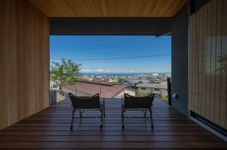 中庭にウッドデッキがある家の4つのメリット！デメリットや費用目安も解説