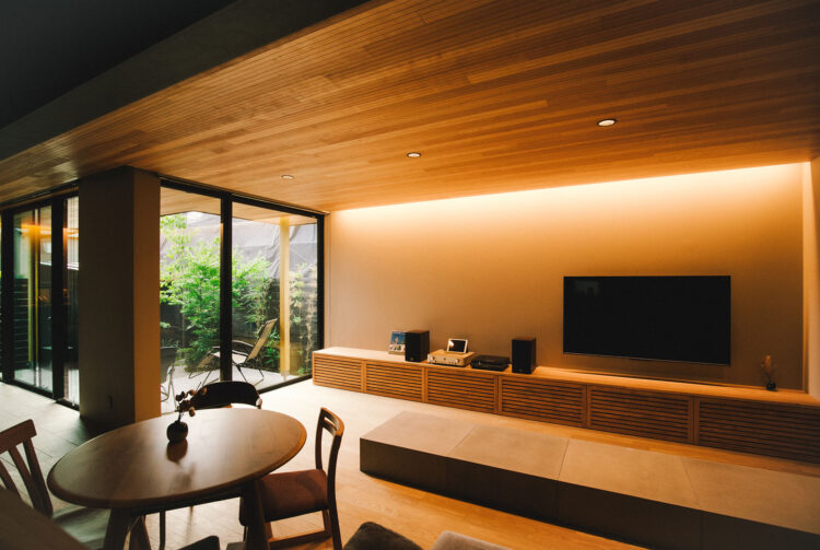 住んで1年、サウナ好き夫婦が理想を叶えた「家付きサウナ」