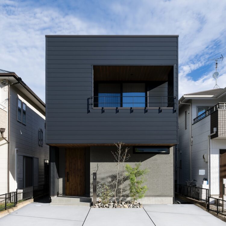 光と木の温もりに包まれる、家族が集うガルバの家