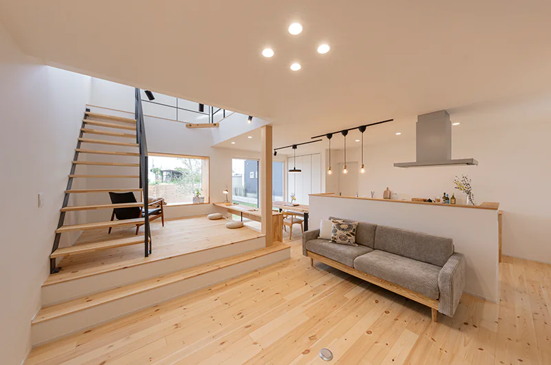 吹き抜けと高天井の違いとは？固定資産税の評価や設計のコツ、施工事例も紹介