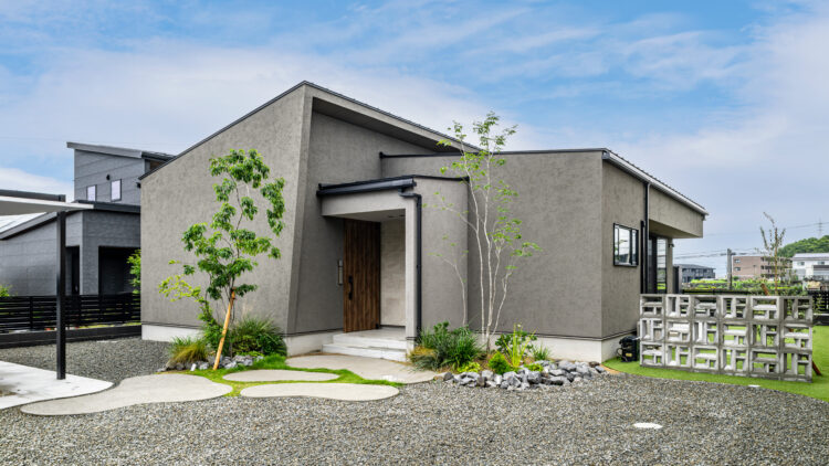  【注文住宅】これ扉だったの…！？友人に自慢したくなる隠し扉や生活感を隠す大容量収納がある北欧デザインの平屋